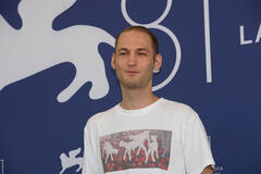 Il regista Giovanni Tortorici al Photocall di Diciannove di Giovanni Tortorici a Venezia 81 il 30 agosto 2024