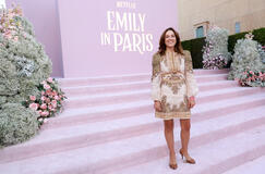 Alison Brown attende la premiere della stagione 4 di Emily In Paris presso il The Egyptian Theater il 14 agosto 2024 in Los Angeles