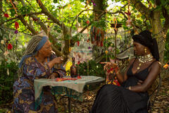 L. Scott Caldwell e Jodie Turner-Smith in Bad Monkey 1x03