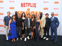 Patch Darragh, Jennifer Madeloff, Mike Colter, Stephen Levinson, Jessica De Gouw, Mark Wahlberg, Halle Berry, Julian Farino, Alice Lee, Adewale Akinnuoye-Agbaje, Dan Lin e Jeff G. Waxman attendono la premiere di 'The Union' al The Egyptian Theatre Hollywood il 12 Agosto 2024 in Los Angeles, California