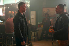 (S-D) Taylor Kinney come Kelly Severide, AL-Jaleel Knox come Antoine Kennedy in Chicago Fire 12x09