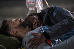 (S-D) Henderson Wade come Dr. Loren Johnson, Marlyne Barrett come Maggie Lockwood in Chicago Med 9x10