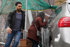 Henderson Wade come Dr. Loren Johnson, Marlyne Barrett come Maggie Lockwood in Chicago Med 11x11