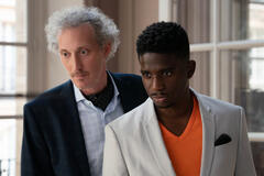 (S-D) Bruno Gouery come Julien e Samuel Arnold come Luke in Emily in Paris 1x04