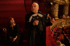 Scena da Emily in Paris 1x06