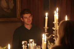 Scena da Emily in Paris 1x08