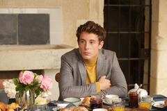 Scena da Emily in Paris 1x08