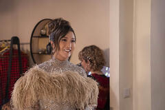 Ashley Park come Mindy in Emily in Paris 4x06