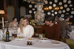 (S-D) Camille Razat come Camille, Lucas Bravo come Gabriel in Emily in Paris 4x07