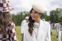 Ashley Park come Mindy in Emily in Paris 4x08