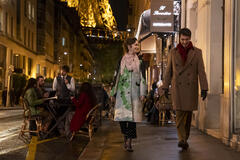 (S-D) Lily Collins come Emily, Eugenio Franceschini come Marcello in Emily in Paris 4x08