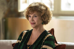 Anna Galiena come Antonia Muratori in Emily in Paris 4x10