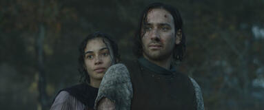 Nia Towle come Estrid, Maxim Baldry come Isildur in Il Signore degli Anelli: Gli Anelli del Potere 2x03