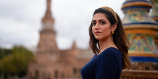 Leila Farzad come Ari in KAOS - Immagine dal set