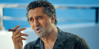 Cliff Curtis come Poseidon in KAOS - Immagine dal set