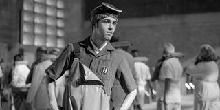 Misia Butler in KAOS - Stagione 1 - Immagine dal set