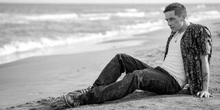 Killian Scott in KAOS - Stagione 1 - Immagine dal set