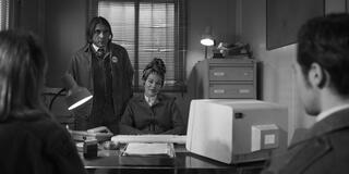 Debi Mazar in KAOS - Stagione 1 - Immagine dal set