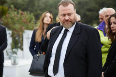 Stefano Fresi in Kostas 1x01