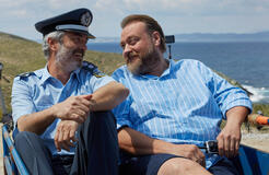 Arrigo Benedetti e Stefano Fresi in Kostas 1x01