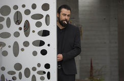 Manfredi Saavedra in Kostas 1x02