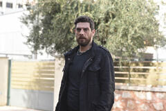Cisky Capizzi in Kostas 1x02