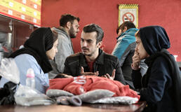 Sadaf Asgari, Amirreza Ranjbaran e Ghazal Shojaei in La bambina segreta di Ali Asgari