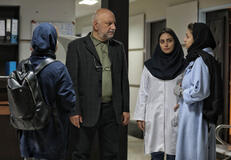 Ghazal Shojaei, Babak Karimi, Nahal Dashti e Sadaf Asgari in La bambina segreta di Ali Asgari