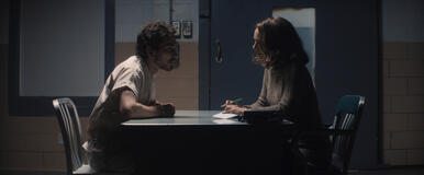 Dylan Arnold e Natalie Portman in La donna del lago 1x05