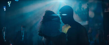 Natalie Portman e Y'lan Noel in La donna del lago 1x06