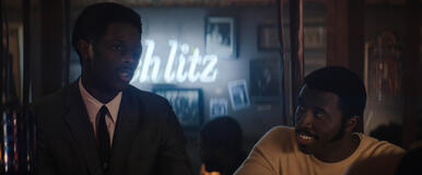 Josiah Cross e Y'lan Noel in La donna del lago 1x01