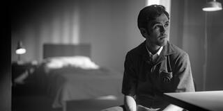 Misia Butler in KAOS - Stagione 1 - Immagine dal set