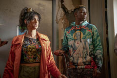 Shadi (Ayden Mayeri) e DJ (Donald Elise Watkins) in Jackpot! di Paul Feig