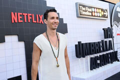 Robert Sheehan attende la Premere di The Umbrella Academy S4 all'Egyptian Theatre Hollywood il 5 Agosto 2024 in Los Angeles, California