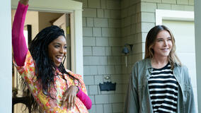 Jessica Williams e Christa Miller in Shrinking 1x05
