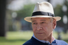 Harrison Ford in Shrinking 1x05