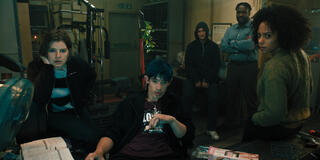 Aimee-Ffion Edwards, Christopher Chung, Tom Brooke, Kadiff Kirwan e Rosalind Eleazar in Slow Horses 4x05