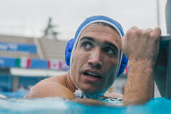 Jaime Lorente come Pedro García Aguado in Sogno olimpico di Àlex Murrull e Dani de la Orden