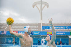 Jaime Lorente come Pedro García Aguado, Álvaro Cervantes come Manel Estiarte in Sogno olimpico di Àlex Murrull e Dani de la Orden