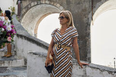 Isabella Ferrari come Irene in Sotto il Sole di Amalfi