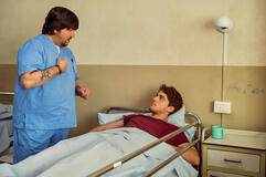 (S-D) Ricky Memphis come Pino, Federico Cesari come Daniele in Tutto Chiede Salvezza 1x01