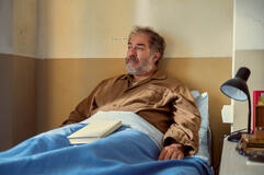 Andrea Pennacchi come Mario in Tutto Chiede Salvezza 1x01