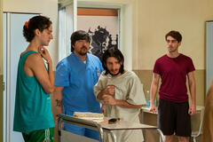 Vincenzo Crea come Gianluca, Ricky Memphis come Pino, Vincenzo Nemolato come Madonnina, Federico Cesari come Daniele in Tutto Chiede Salvezza 1x02