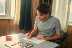 Federico Cesari come Daniele in Tutto Chiede Salvezza 1x03