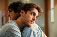 (S-D) Michele La Ginestra come Padre Daniele, Federico Cesari come Daniele in Tutto Chiede Salvezza 1x03