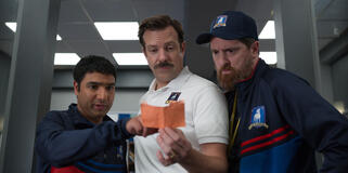 Nick Mohammed, Jason Sudeikis e Brendan Hunt in Ted Lasso 1x03