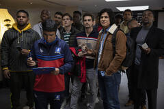 Kola Bokinni, Nick Mohammed, Brett Goldstein, Billy Harris, Toheeb Jimoh, Stephen Manas e Cristo Fernandez in Ted Lasso 1x07