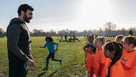 Brett Goldstein in Ted Lasso 2x01