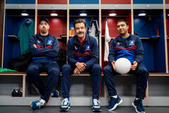 Brendan Hunt, Jason Sudeikis e Nick Mohammed in Ted Lasso 2x02