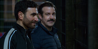 Brett Goldstein e Jason Sudeikis in Ted Lasso 2x05